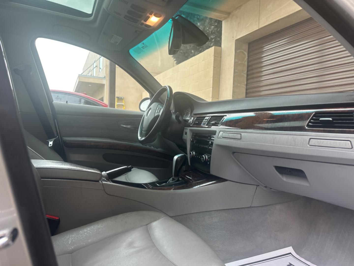 2007 Silver Metallic /Gray BMW 3-Series Leather (WBAVC53597F) with an 6 cylinder engine, Automatic transmission, located at 30 S. Berkeley Avenue, Pasadena, CA, 91107, (626) 248-7567, 34.145447, -118.109398 - "Discover Unmatched Value: 2007 BMW 328i at Our Pasadena Dealership" Are you in the market for a pre-owned vehicle that blends luxury, performance, and affordability seamlessly? Look no further than our esteemed dealership in Pasadena, CA, where we present to you the exquisite 2007 BMW 328i. With - Photo#19